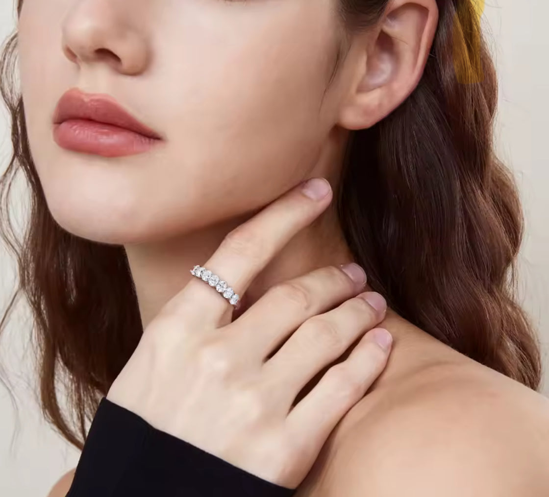 "Lacey" Oval Cut Infinity Band