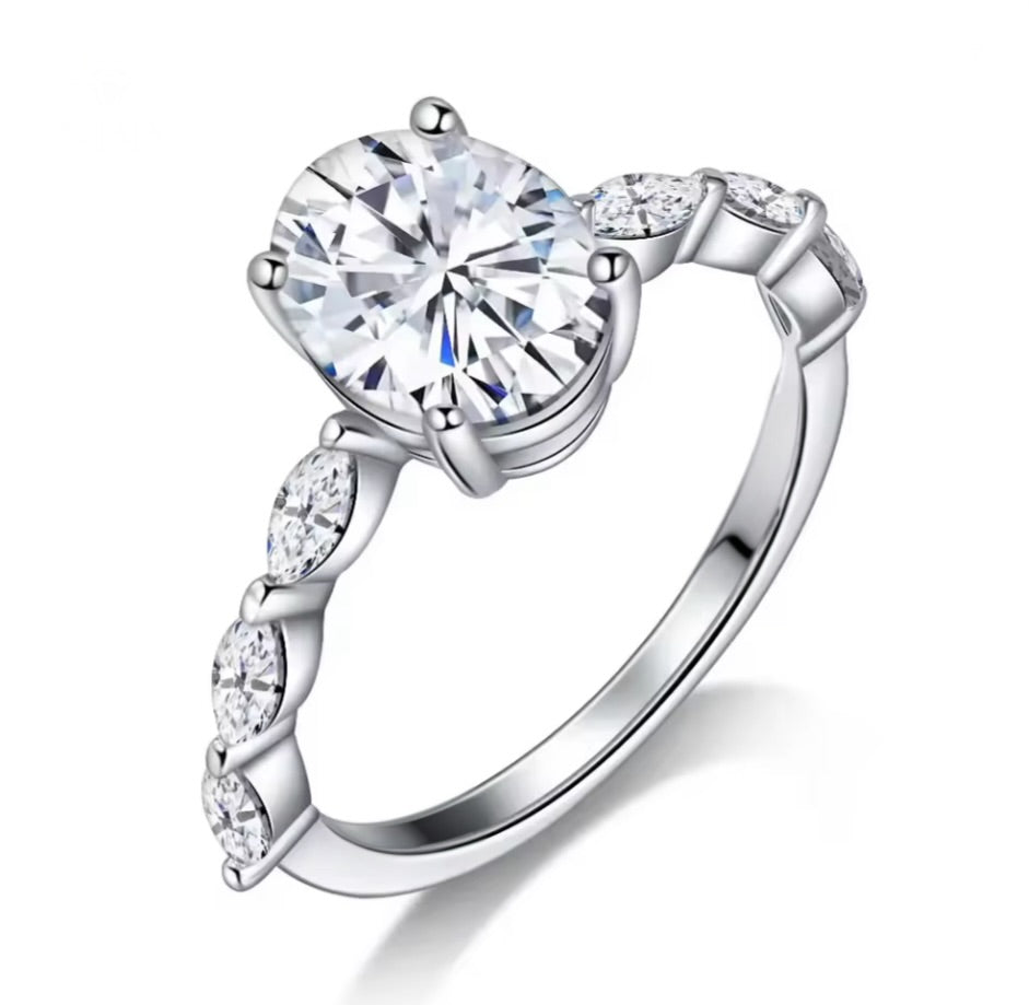 "Livia" Oval Cut Ring